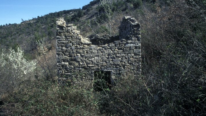 Ruine de gypière près de col de la mort d'Imbert (photo AVECC - Hervé Vincent)