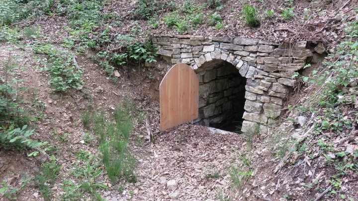 Aménagements dans anciens bains à Saint-Martin-les-Eaux (photo PNRL - Stéphane Legal)