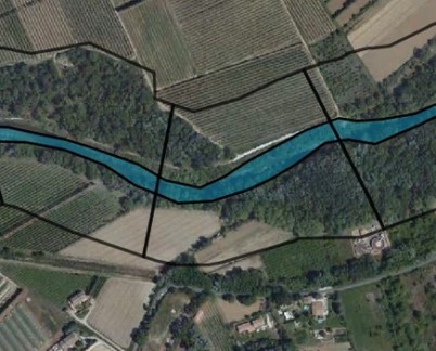 Vue aérienne du Calavon à Robion © PNRL