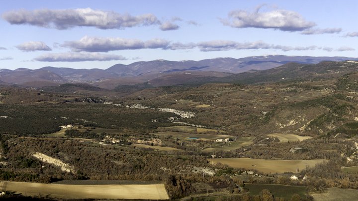 Panorama vers la Montagne de Lure (photo PNRL - Stéphane Legal)