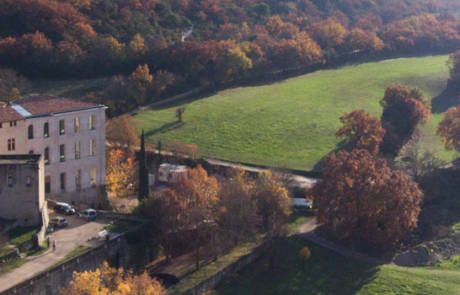 Le château de l'environnement à Buoux (photo PNRL)