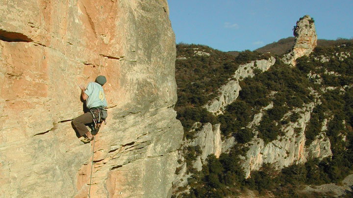 Le territoire de Buoux est prisé pour les loisirs et sports de pleine nature (escalade, VTT, randonnée) (photo Pierre Duret)