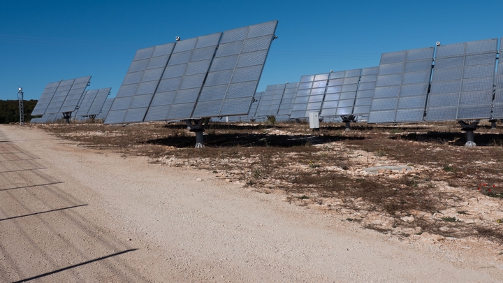 Une centrale photovoltaïque à Lagarde-d'Apt (photo PNRL-Matthieu Camps)