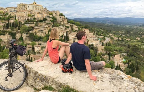 Gordes à vélo (photo VLP-Clémence Debenath)