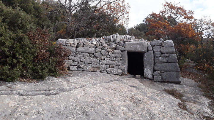 Sentier des aiguiers, Saint-Saturnin-les-Apt