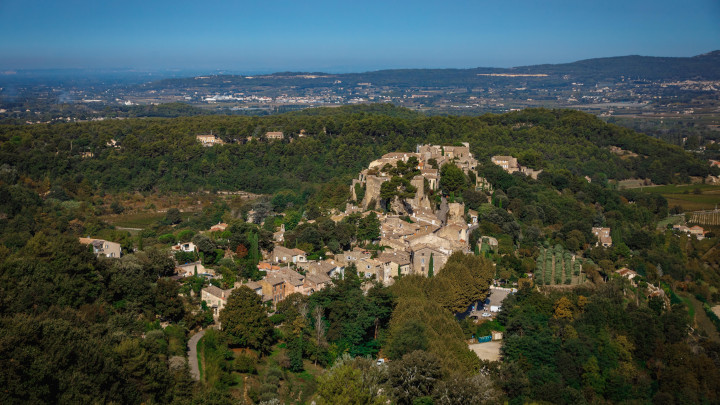 Vue aérienne de Ménerbes (c_valentin_pacaut_the_explorers)