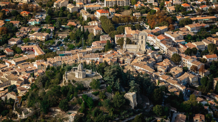 Vue aérienne de Forcalquier