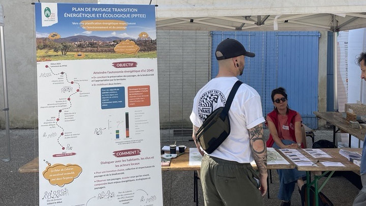 Stand PPTEE à la Journée de l'énergie à Manosque le 7 juin 2025 (PNRL-Luana Le Stir)