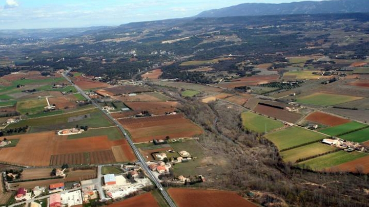 Vallée du Calavon à l'aval d'Apt (photo PNRL-Jérôme Brichard)