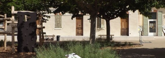 Cour de l'école de Céreste